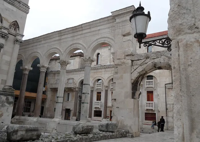 Mladena Split